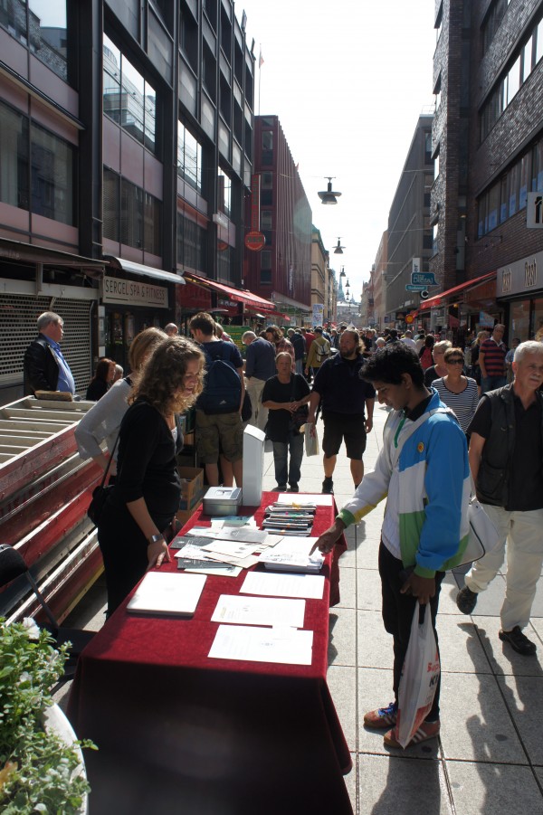 Brevnoveller deltar i "Världens längsta bokbord"