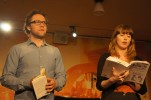 Filip Alexanderson och Sanna Sundqvist läser ur Erics texter